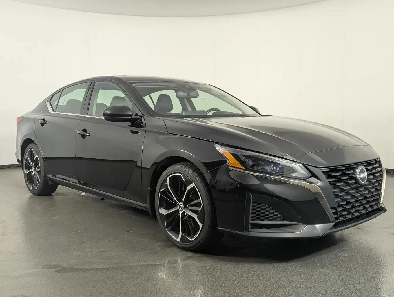 2023 Nissan Altima 2.5 SR — photo 1