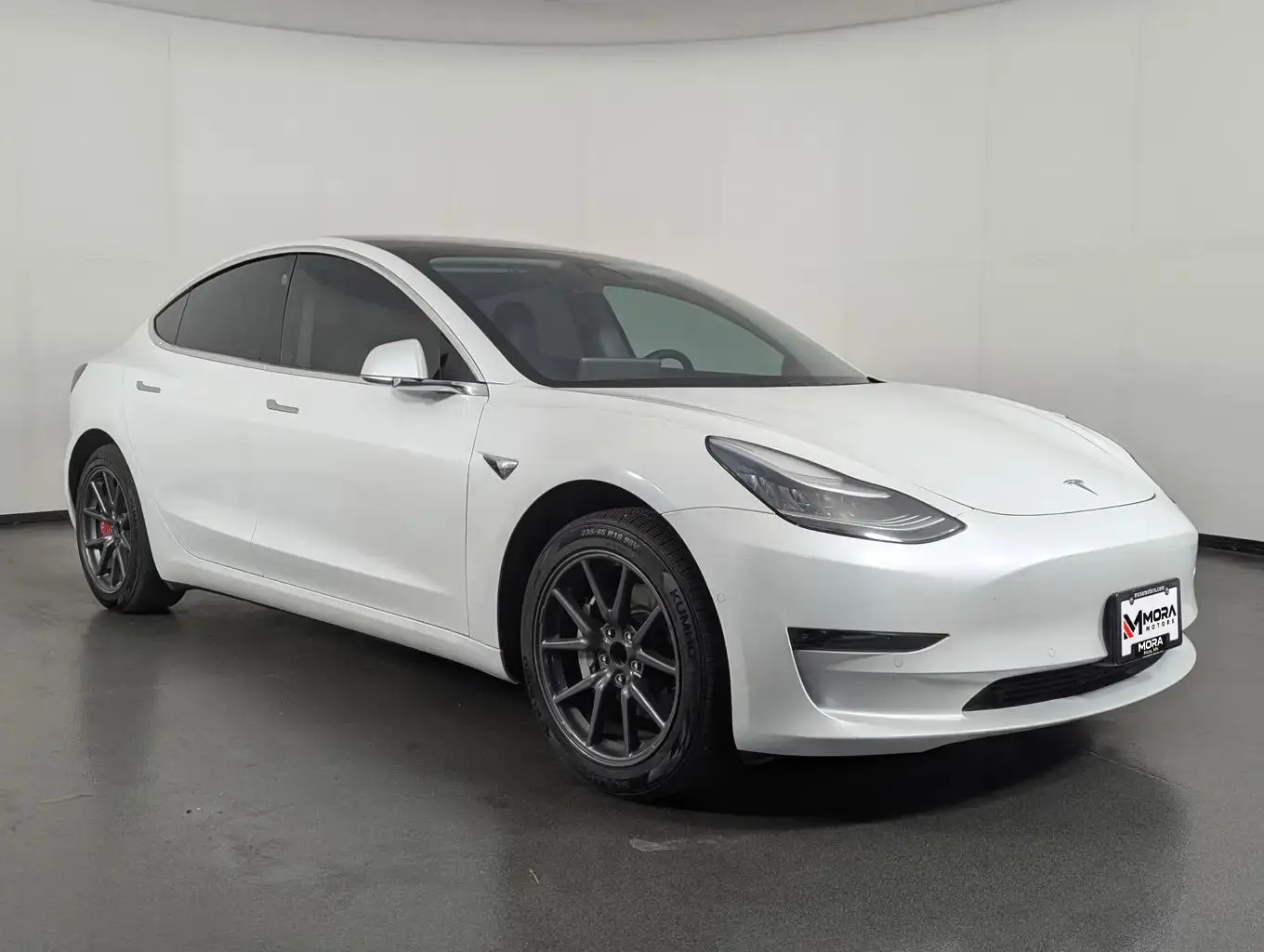 2019 Tesla Model 3 Mid Range — photo 1